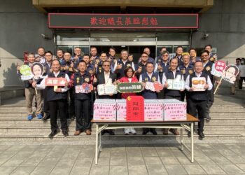 高雄市議會議長康裕成慰勞維護春節治安員警幸勞