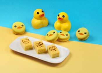 高雄萬豪酒店黃色小鴨現蹤跡-–-「繽紛小鴨馬卡龍」、「小鴨玉子燒」-翻玩創意超舒「鴨」