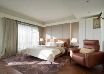 心涼一半！她買新屋驚見「大面積奇觀」…　網傻眼：大家還是搶著住