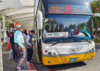 初二回娘家，搭客運省荷包-!