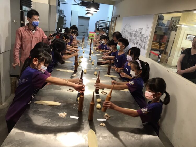 復古新時尚龍在這 中市舊城走春體驗城市魅力 復古新時尚龍在這-中市舊城走春體驗城市魅力