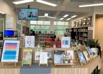 浪潮掀起迎向閱讀海浪-中市圖「荷」你一起悠游知識書海