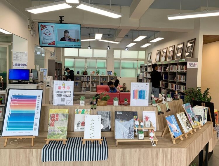 浪潮掀起迎向閱讀海浪 中市圖「荷」你一起悠游知識書海 浪潮掀起迎向閱讀海浪-中市圖「荷」你一起悠游知識書海