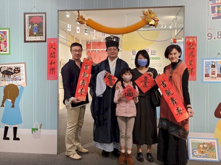 郵政博物館高雄館接財神 台中蔡家人喜獲董事長獎 郵政博物館高雄館接財神-台中蔡家人喜獲董事長獎