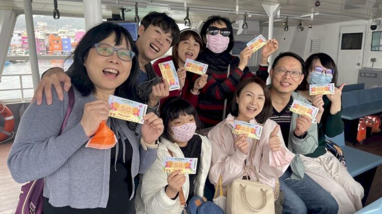 搭乘指定船班享好康 商圈夜市券助攻年假高雄商機 - 旗津、鹽埕周邊商圈湧人潮買氣旺】 搭乘指定船班享好康-商圈夜市券助攻年假高雄商機-–-旗津、鹽埕周邊商圈湧人潮買氣旺】