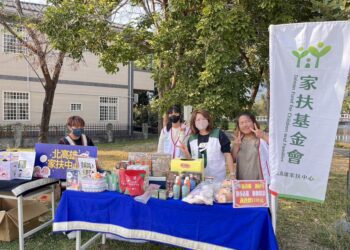 無窮世代新春義賣啟動-開工邀您挖寶做公益為龍年添好運-–-北高雄家扶為弱勢兒籌募助學金-辦理義賣邀民眾助貧「龍」總來