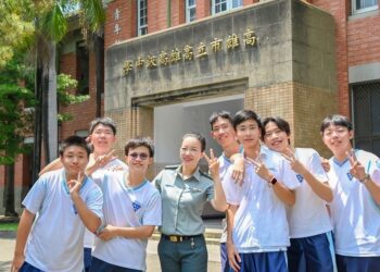 《教育界的花木蘭》師鐸獎得主-–-高雄中學胡中中教官