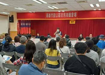 高雄市軍人服務站站長吳俊一親臨鼓山區公所向抽籤役男宣導軍友社服務工作