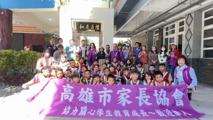 高雄市家長協會歡喜送「禮義廉恥」到世外桃源-亮麗揭牌在建山