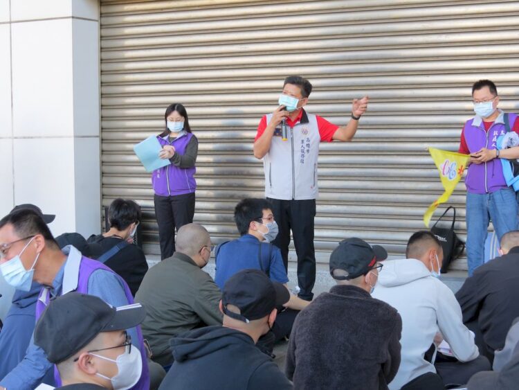 高雄市軍人服務站站長吳俊一 歡送陸軍2227常備兵入營宣導 高雄市軍人服務站站長吳俊一-歡送陸軍2227常備兵入營宣導