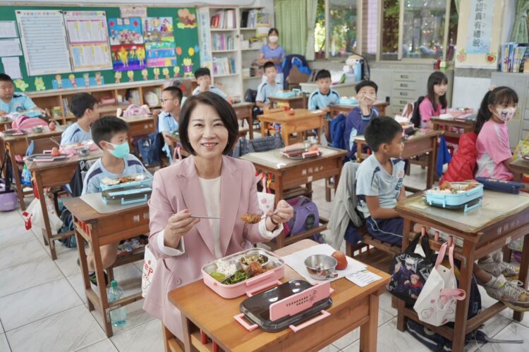 屏東縣112學年度第2學期友善校園週 周縣長與學童一同享用冠軍營養午餐 屏東縣112學年度第2學期友善校園週-周縣長與學童一同享用冠軍營養午餐