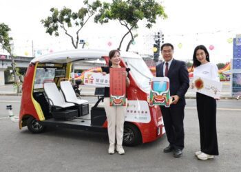 開箱全國首輛「台灣燈會自駕車」-2/25-3/10開放搭乘-賞燈順道體驗ai無人駕駛！