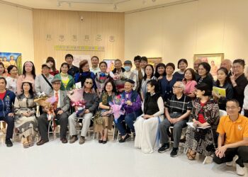 科學美育之歌會員聯展添高潮-李新簽書會會員熱情相挺