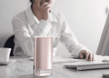 上班族注意！牙齦腫脹、刷牙流血，你也中招了嗎？2024-辦公桌必備輔具新寵，沖牙保養成趨勢