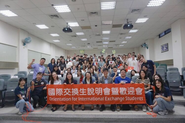 高雄移民署前進校園-關懷外籍生在臺生活-宣導移民法新制