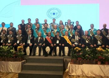 真理大學校友總會第三屆理事長交接暨理、監事就職典禮-–-一路發國際物流公司董事長張聰聯-接任理事長- 