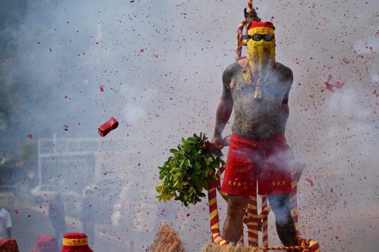 臺東元宵節炮炸寒單爺登場 20餘場次體驗活動感受活動魅力 臺東元宵節炮炸寒單爺登場    20餘場次體驗活動感受活動魅力