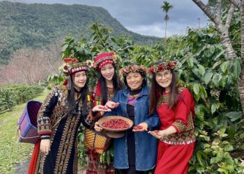 人氣主播攜手台灣文創交流協會  讓世界看見台東之光「山頂角咖啡」