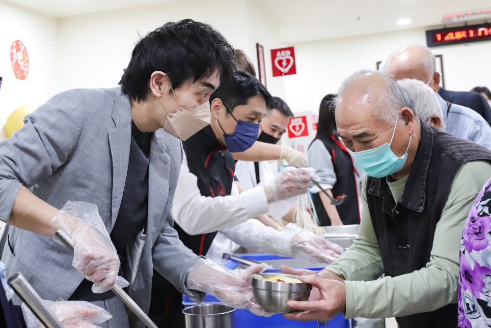 北市社會局攜手達永真善美文教基金會   送暖浩然敬老院 