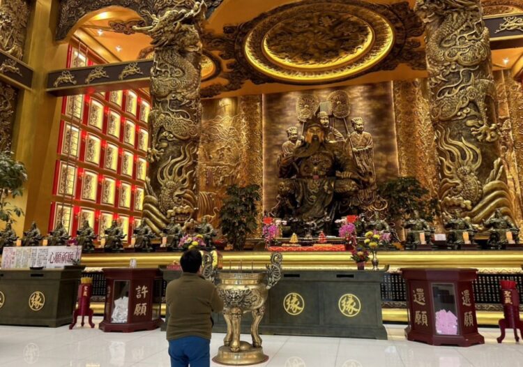 求請威天宮「武財神股金」　婦人中頭獎800萬還願