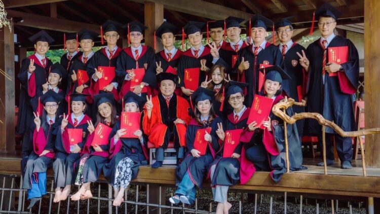 走進人生低谷怎麼辦？命理權威：改變命運從這裡開始