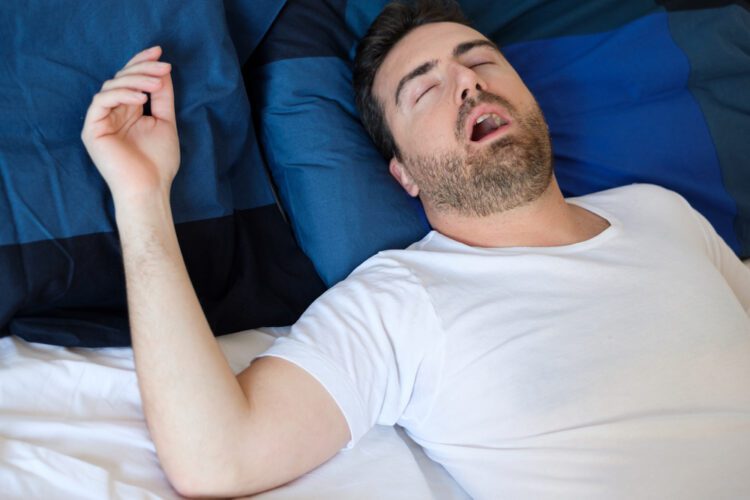 失眠、打鼾、嗜睡? 睡眠呼吸中止症病因,年齡大不同! 失眠、打鼾、嗜睡? 睡眠呼吸中止症病因,年齡大不同!