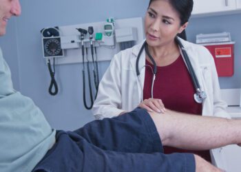 113年臺北市老人健檢開跑，名額加量逾1萬，新增骨密肌力檢查可選擇！