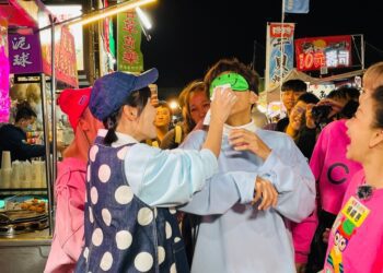 「矇眼猜海鮮」糟籃籃脫襪貼臉　阿翔氣到巴她頭