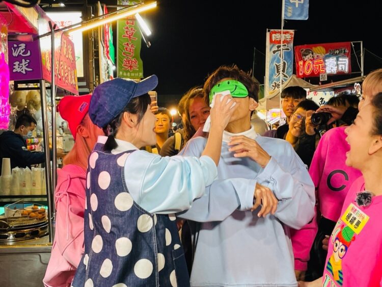 「矇眼猜海鮮」糟籃籃脫襪貼臉　阿翔氣到巴她頭