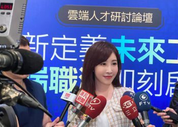 女主播過年被爸媽逼凍卵　只養毛孩遭親戚轟：不孝順！