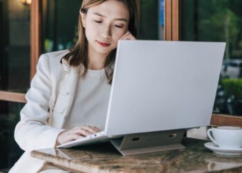 網友最推薦的筆電配件 Life隱形筆電支架