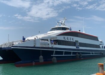 霧鎖金門生力軍  疏運船舶試航