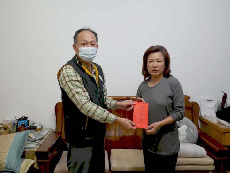 小博士文教機構執行長廖士魁慰問海軍軍眷祝福早日康復