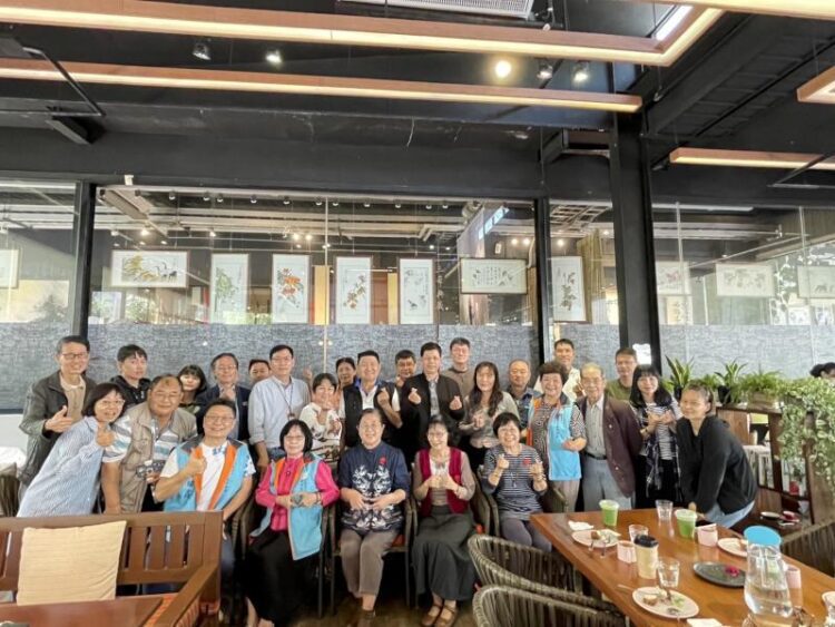 《龍(攏)是為著愛》 陳秀鳳義賣水墨作品助弱勢 《龍(攏)是為著愛》-陳秀鳳義賣水墨作品助弱勢