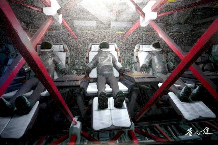 正修龔校長體驗VR藝術 自由身-黃心健的元宇宙登場 正修龔校長體驗vr藝術 -自由身-黃心健的元宇宙登場