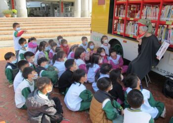 故事大廚教你煮出米其林閱讀餐-中市圖故事志工當大廚邀親子來品讀