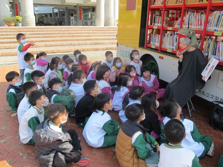 故事大廚教你煮出米其林閱讀餐 中市圖故事志工當大廚邀親子來品讀 故事大廚教你煮出米其林閱讀餐-中市圖故事志工當大廚邀親子來品讀