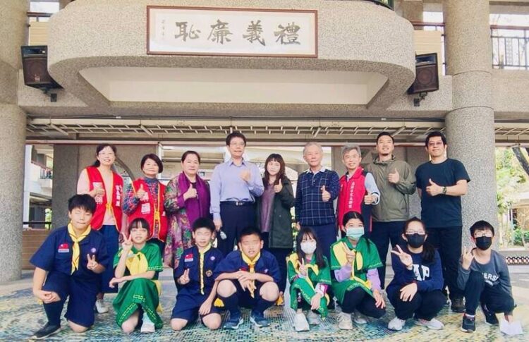 禮義廉恥融入英語教學-–-高雄市家長聯盟按讚蔡文國小「悠揚聲韻詠四維」