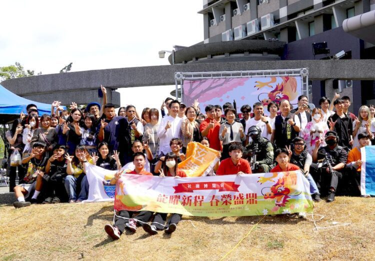 《正修科大》社團博覽會吸睛 - 暢玩塔羅牌 魔術驚奇連連 《正修科大》社團博覽會吸睛-–-暢玩塔羅牌-魔術驚奇連連