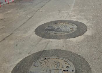 民眾騎車受不了　大順路不平孔蓋迅速下地