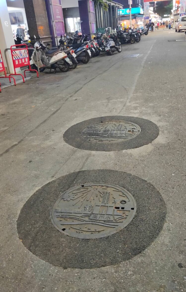 民眾騎車受不了 大順路不平孔蓋迅速下地 民眾騎車受不了 大順路不平孔蓋迅速下地