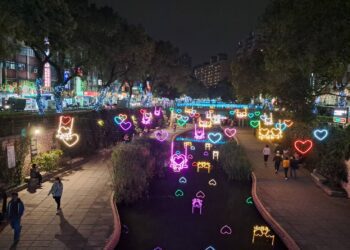 光雕閃耀新莊中港大排-愛情運河長廊邀情侶漫步闖關