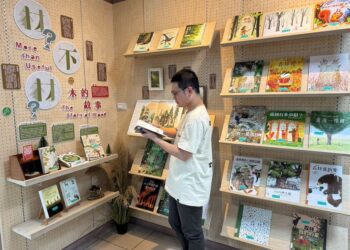 春日閱讀加植趣-中市圖植樹節借書送樹苗