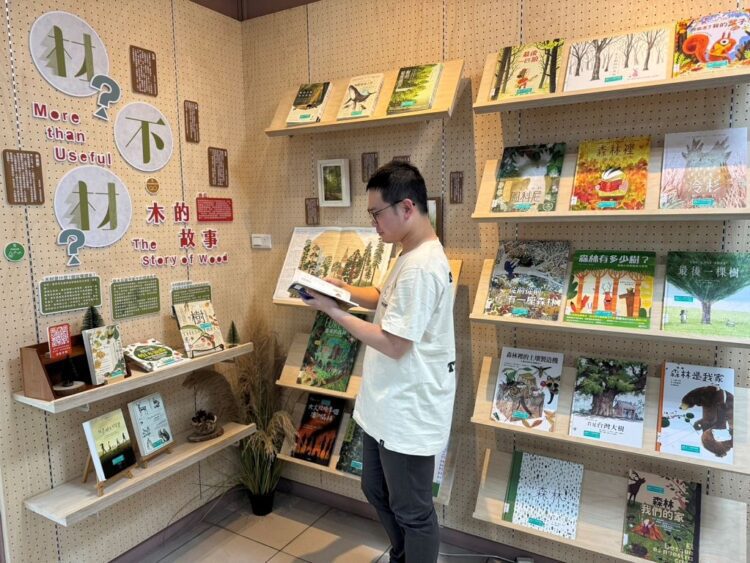 春日閱讀加植趣 中市圖植樹節借書送樹苗 春日閱讀加植趣-中市圖植樹節借書送樹苗