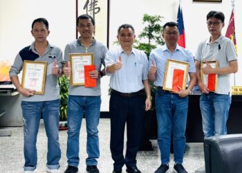 湖內警分局四勇警榮退-分局長贈禮致謝祝賀