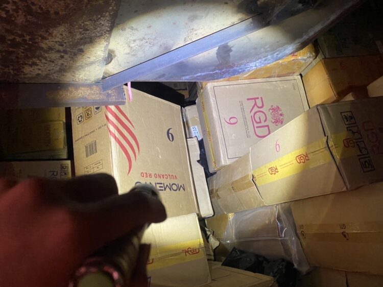 雜貨輪假藉「修船」入高雄港-藏7千萬私菸被逮起訴