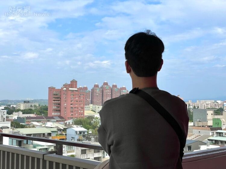 一堆房賣2000萬卻只有21坪?他喊「根本來亂的」 網齊聲勸:太執著花花世界很可憐 一堆房賣2000萬卻只有21坪?他喊「根本來亂的」 網齊聲勸:太執著花花世界很可憐