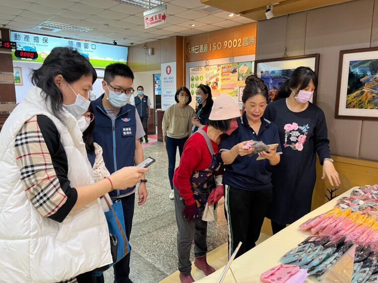 「女子日-攏來洗頭拿好禮」　高雄區監理所慶祝婦女節活動新穎