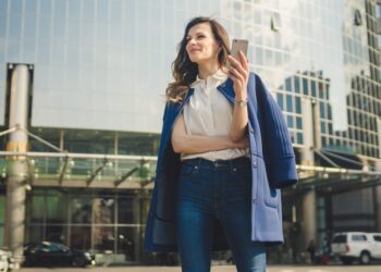 牛仔褲如何穿出高級感？全身搭配方法不藏私分享！