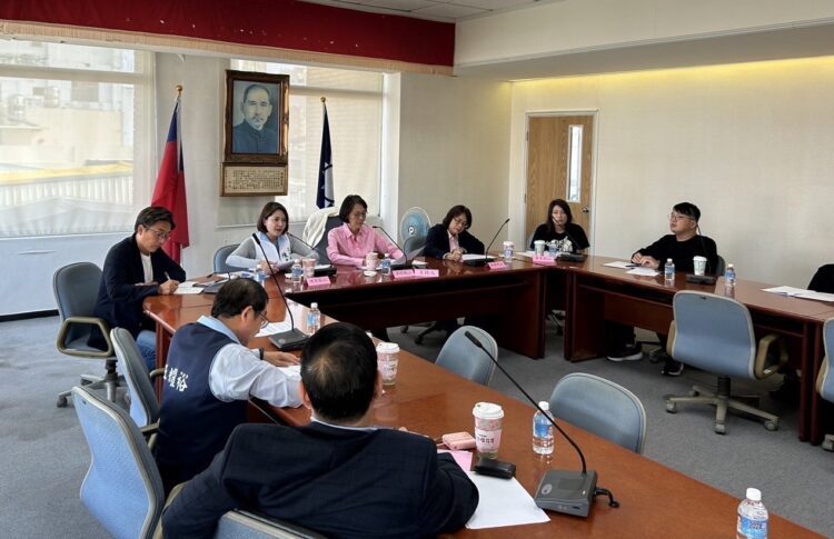 藍立委議員辦座談會建立服務窗口 黃昭順:未來打團體戰,為2026做好準備! 藍立委議員辦座談會建立服務窗口 黃昭順:未來打團體戰,為2026做好準備!